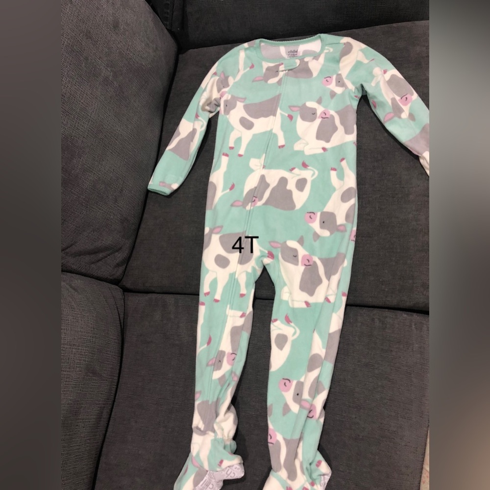 Bundle 7 Pyjamas 4T - Picture 8 of 8